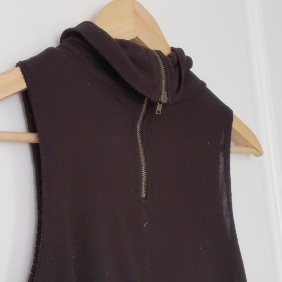 Black sleeveless high collar dress - Picture 4 of 5